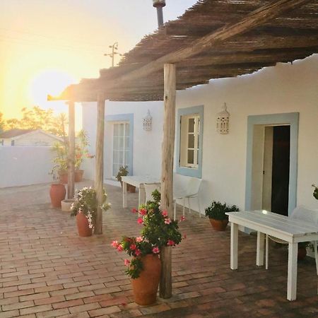 אלבור Casa Largo Do Poco Guesthouse מראה חיצוני תמונה